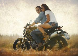 imagenes-de-parejas-en-motos-romanticas