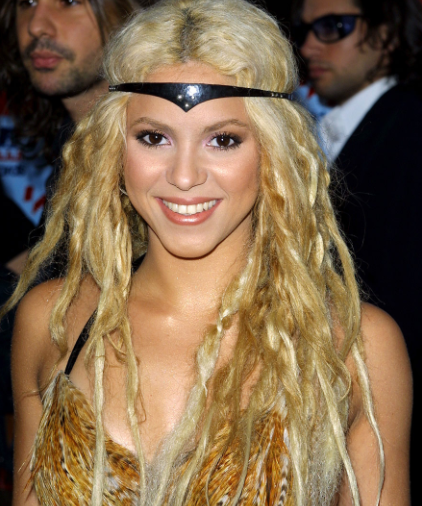 Shakira pelo rizado