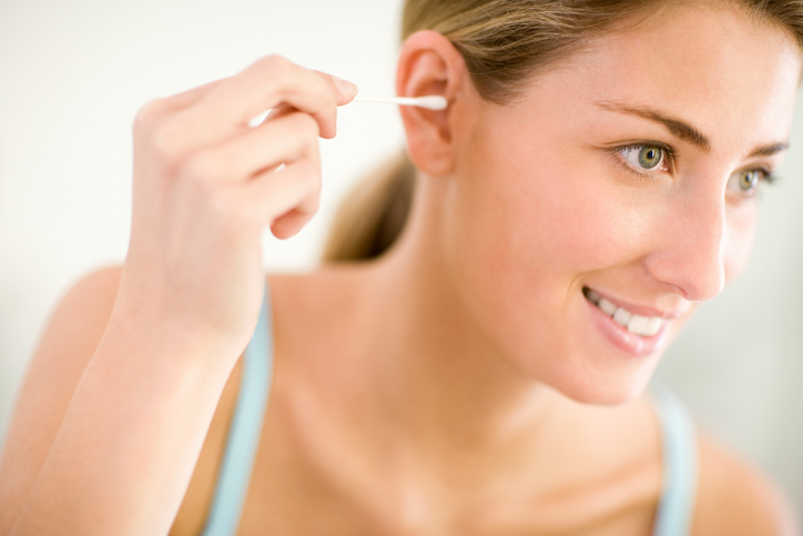El TikTok sobre el peligro de usar los bastoncillos de oídos
