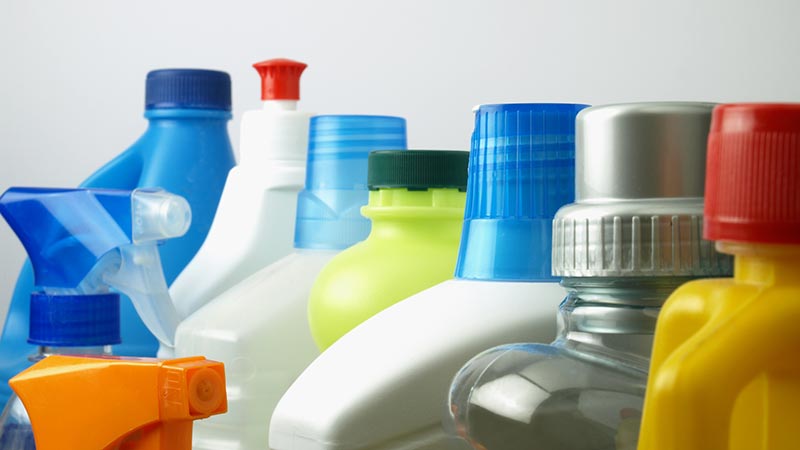 Los productos de limpieza que nunca deberías mezclar: podrías intoxicarte