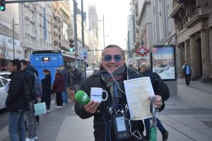 Isidro Montalvo negocia para que un taxi ponga Cadena Dial un año entero