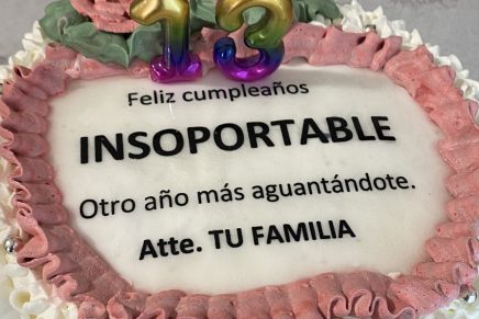 La viral tarta de cumpleaños con la que una madre se ceba con su hija -  Cadena Dial