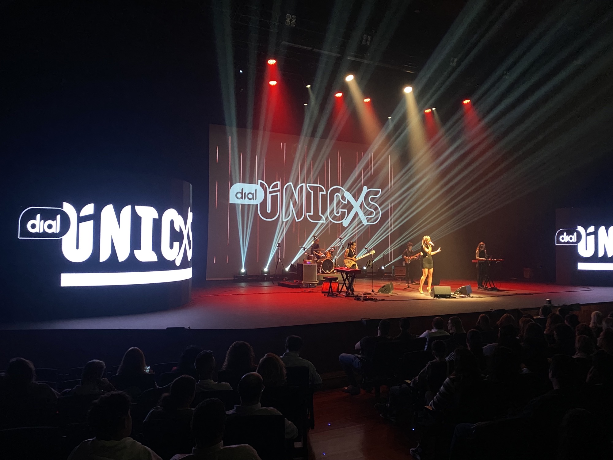 El de Murcia y Cadena Dial la Navidad con ÚNICXS el Teatro - Cadena Dial