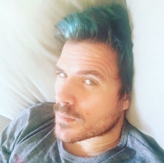 Dani Martín con el pelo azul