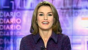 La reina Letizia ejerciendo como periodista en TVE